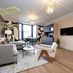 30 Castle Street Deluxe Aparthotel